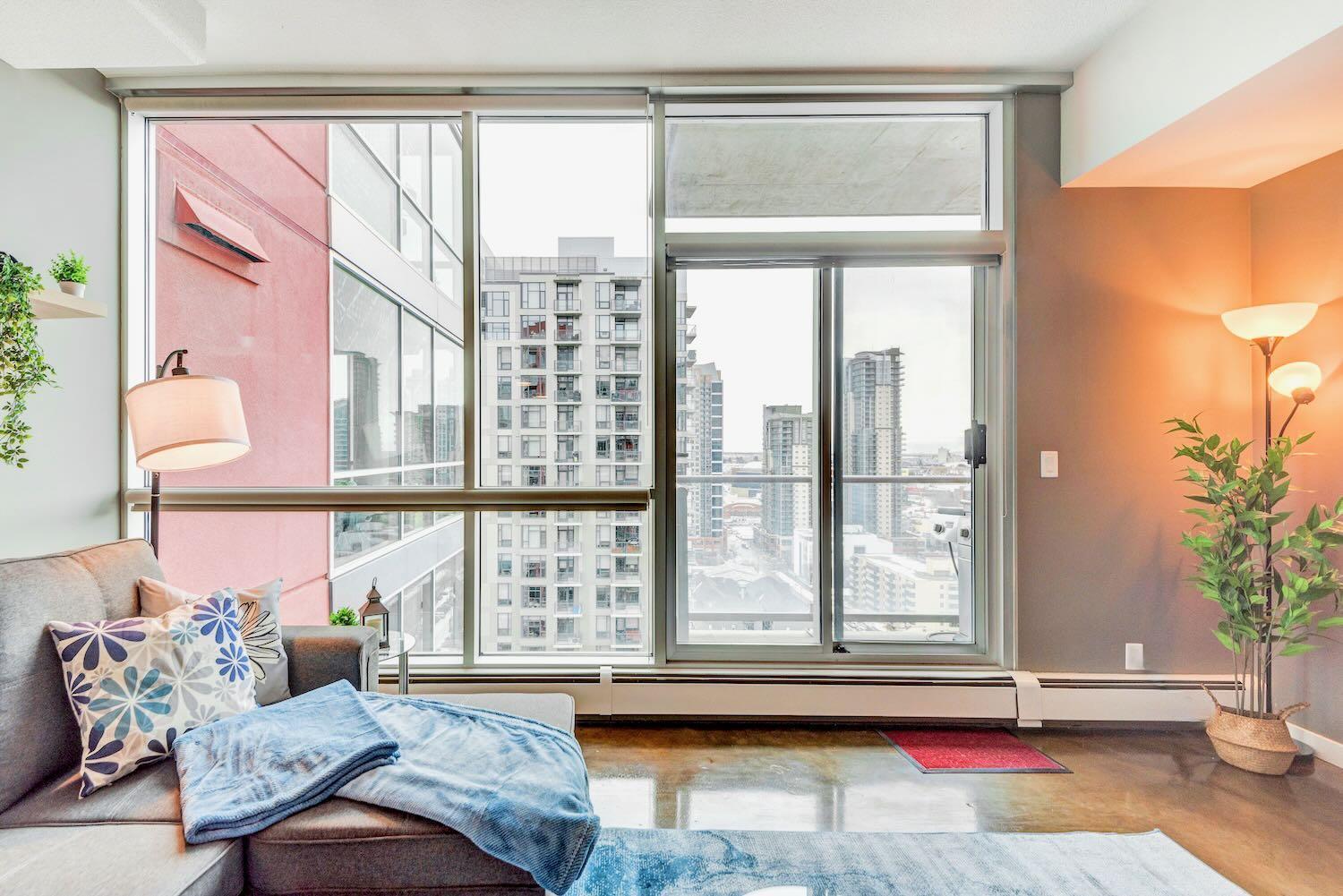 Modern 2Br Condo - King Bed - Downtown City Views カルガリー エクステリア 写真